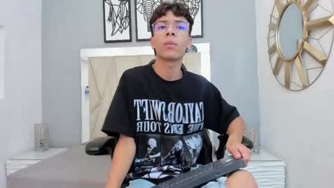 Adams Bobby online show from November 28, 2025, 11:13 am