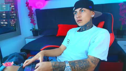 Snapshot of adamswalkerr_ chatting on February 23, 2026, 12:13 pm AdamsWalkerr online show from February 23, 2026, 12:13 pm