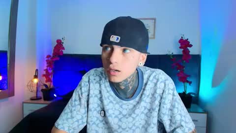 AdamsWalkerr  online show from March 27, 2026, 1:22 pm