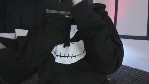 Ade  online show from December 6, 2024, 8:18 pm