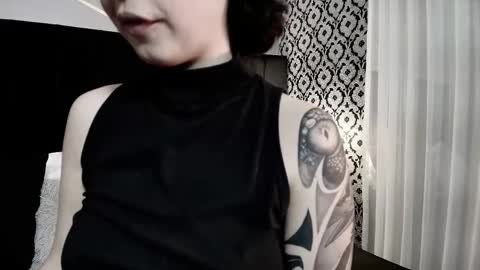 Ade  online show from October 25, 2025, 8:03 pm