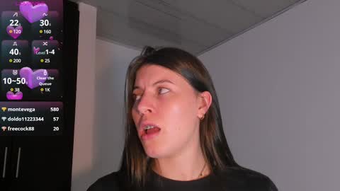 Snapshot of adela_parker chatting on January 6, 2025, 10:47 pm Adela Parker online show from January 6, 2025, 10:47 pm