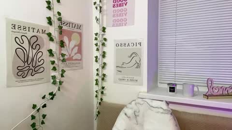 Snapshot of adele0_0 chatting on December 29, 2024, 12:45 pm Adele online show from December 29, 2024, 12:45 pm