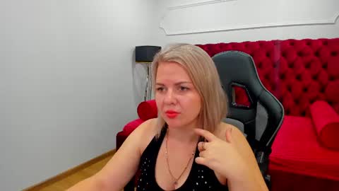 AdeleRavelle online show from July 15, 2026, 5:23 am