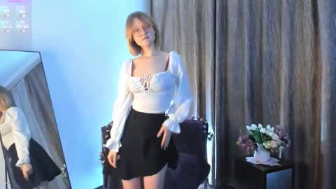 Adelin online show from October 13, 2025, 3:23 pm