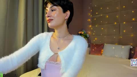 Adeline Perle online show from October 18, 2025, 2:14 am