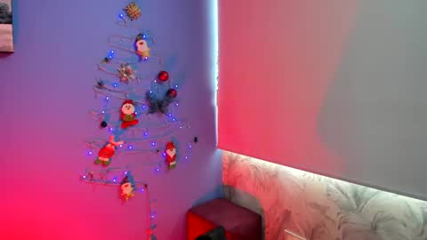 Adelle online show from December 24, 2024, 2:33 pm