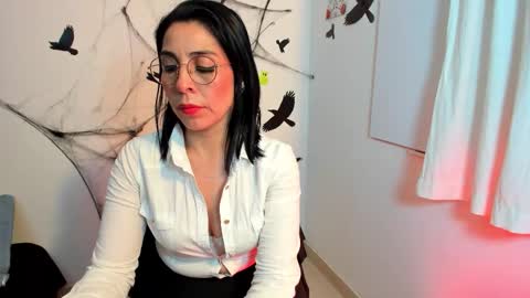 Adelle online show from November 7, 2025, 9:42 am