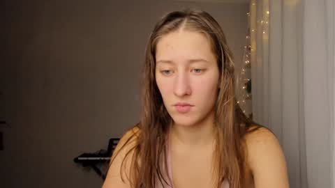 Snapshot of adellqueen chatting on December 4, 2024, 10:30 pm Adell online show from December 4, 2024, 10:30 pm