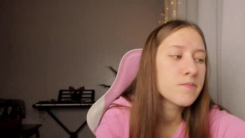 Snapshot of adellqueen chatting on December 27, 2024, 10:37 pm Adell online show from December 27, 2024, 10:37 pm