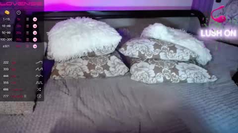 Adelyn online show from November 11, 2025, 5:07 am