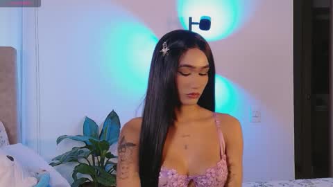 Isabellafirst online show from October 19, 2025, 9:37 pm