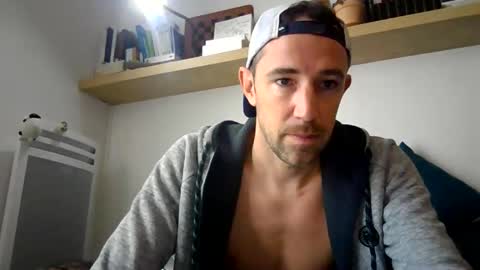 Snapshot of adibou13 chatting on February 25, 2026, 9:08 am adibou13 online show from February 25, 2026, 9:08 am