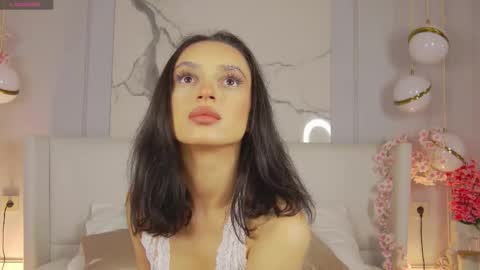 adoracortes online show from October 8, 2025, 5:05 am