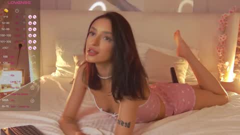 adoracortes online show from October 15, 2025, 5:29 am