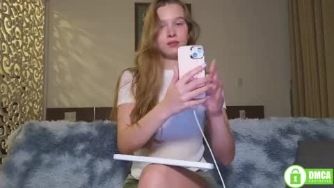 Lia  online show from May 25, 2026, 12:55 pm