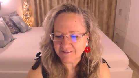 Cryna online show from April 21, 2026, 2:51 am