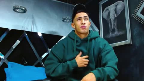 Snapshot of adrian_rae chatting on December 12, 2024, 11:40 am online show from December 12, 2024, 11:40 am