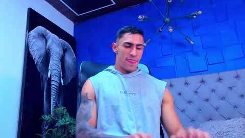 Snapshot of adrian_rae chatting on November 5, 2025, 12:54 am online show from November 5, 2025, 12:54 am