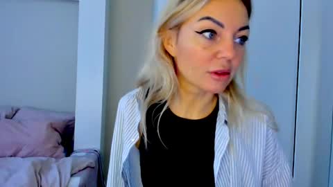 Adriana online show from May 25, 2026, 7:36 am