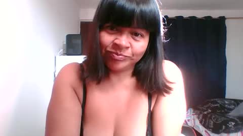 adrianagogo18 online show from December 1, 2025, 1:05 pm