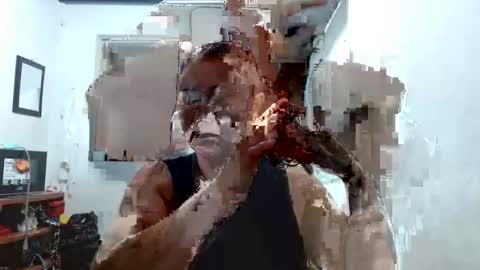 Adriana Tellez online show from November 25, 2025, 4:51 pm