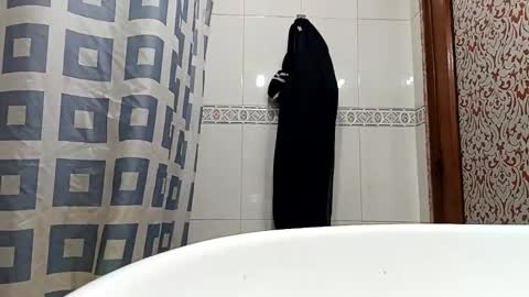 adrianchamonymario12 online show from April 21, 2026, 9:06 pm