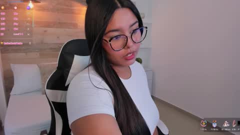 Snapshot of adrianna_rosse chatting on October 24, 2025, 3:30 pm A D R I  online show from October 24, 2025, 3:30 pm