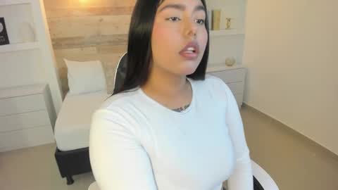 Snapshot of adrianna_rosse chatting on October 29, 2025, 12:18 pm A D R I  online show from October 29, 2025, 12:18 pm