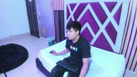 Snapshot of adrianwalkerr chatting on April 5, 2026, 4:42 am adrianwalkerr online show from April 5, 2026, 4:42 am