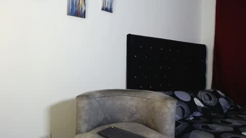 adriel_escalante online show from December 18, 2025, 3:12 am