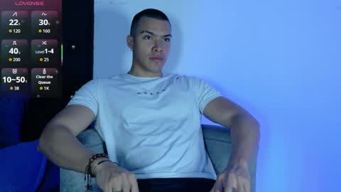 adriel_escalante online show from April 14, 2026, 2:17 am