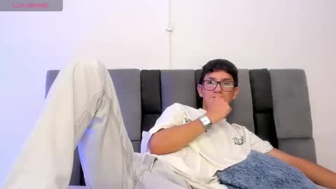 Snapshot of adrien_silex chatting on April 15, 2026, 5:09 pm adrien_silex online show from April 15, 2026, 5:09 pm