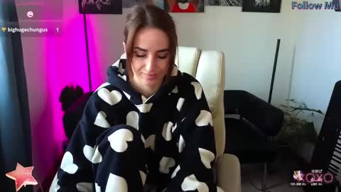 Adriana online show from March 7, 2025, 6:35 am