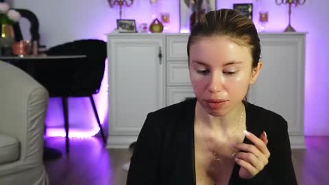 Aelia online show from November 1, 2025, 3:30 am