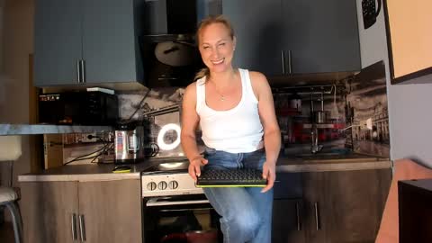 OneAfa online show from April 1, 2026, 6:38 pm