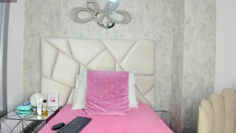 Snapshot of agartha_velvet chatting on April 1, 2026, 3:20 pm agartha_velvet online show from April 1, 2026, 3:20 pm