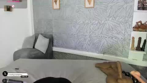 Snapshot of agatadelphine_mr chatting on June 20, 2026, 1:25 pm Agatadelphine online show from June 20, 2026, 1:25 pm
