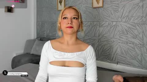 Snapshot of agatadelphine_mr chatting on July 4, 2026, 1:17 pm Agatadelphine online show from July 4, 2026, 1:17 pm