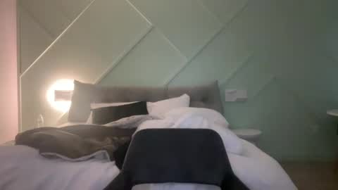 Annie online show from January 12, 2025, 3:25 pm