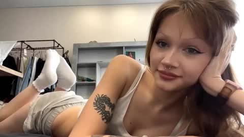 Lola online show from October 4, 2025, 12:47 pm