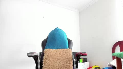 Agustin online show from April 22, 2026, 7:26 pm