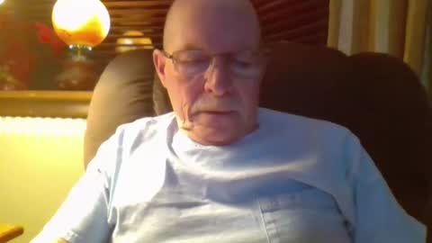 aguynrkfrd online show from December 2, 2024, 9:56 am