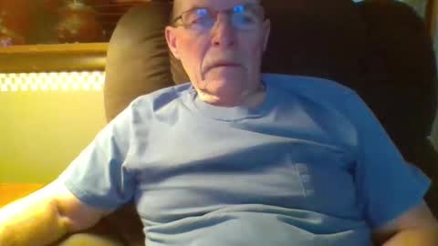 aguynrkfrd online show from December 16, 2024, 10:08 am