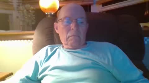 aguynrkfrd online show from September 22, 2025, 9:33 am