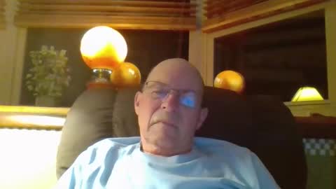 aguynrkfrd online show from April 4, 2026, 9:29 am