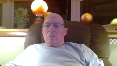 aguynrkfrd online show from April 8, 2026, 9:42 am