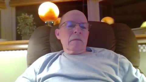 aguynrkfrd online show from April 12, 2026, 9:14 am