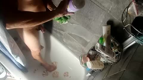 ahappyhippie online show from December 19, 2024, 11:39 am