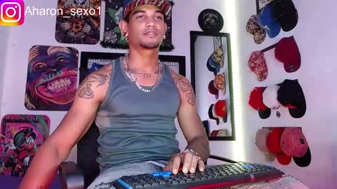 Snapshot of aharon_sexo1 chatting on January 15, 2025, 3:00 am Aharon Zamora online show from January 15, 2025, 3:00 am